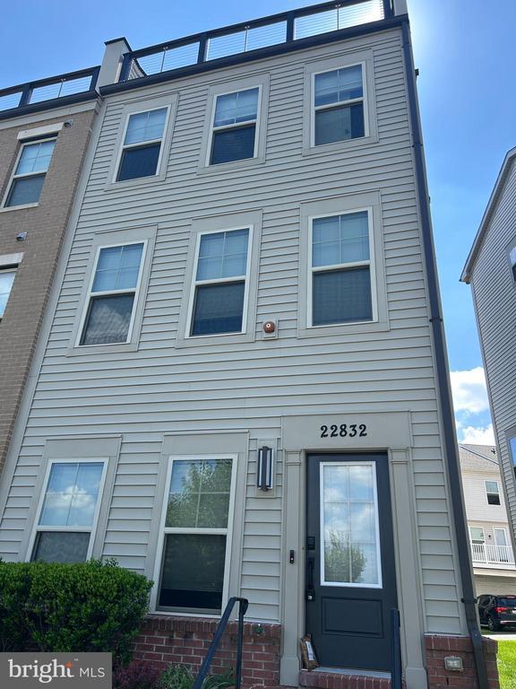 Foto principal - 22832 Cabin Branch Ave