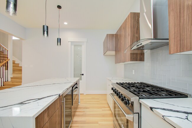 Building Photo - 7016 Staffordshire Blvd