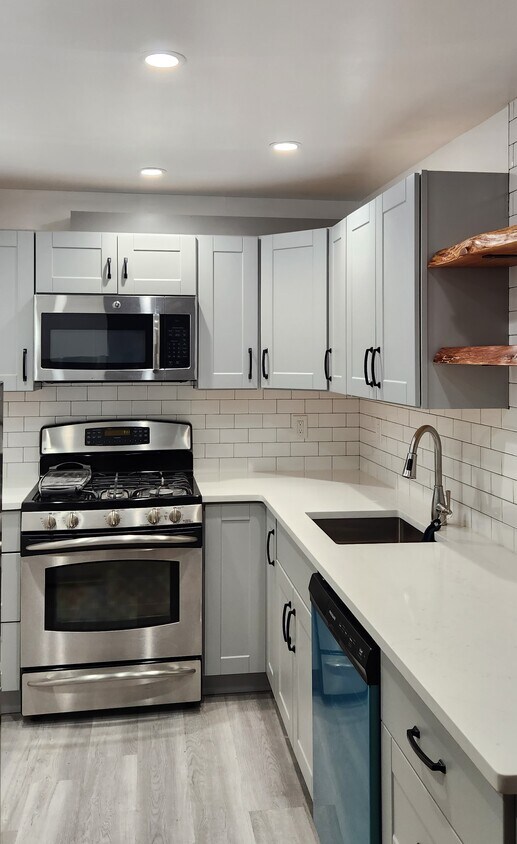 Kitchen - 1029 Underhill Ave