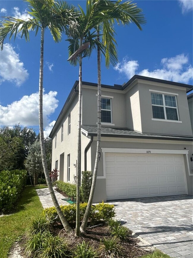Building Photo - 6070 Carre Wy
