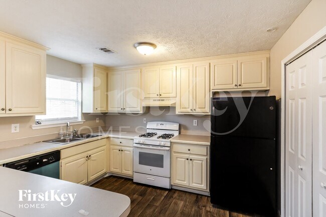 Building Photo - 204 Whistleville Ct