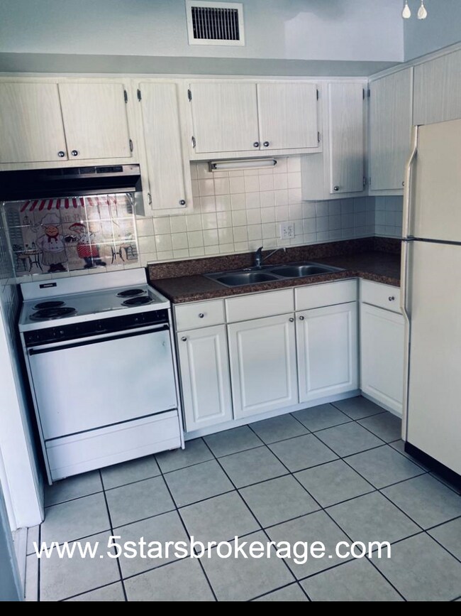 Foto del edificio - 3493 Dahlia Pl