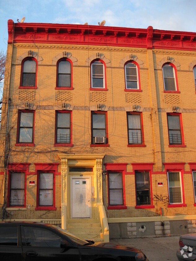 Primary Photo - 17-19 Hill St
