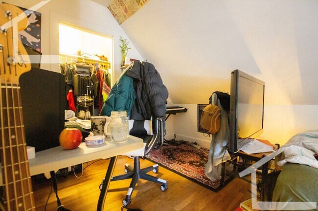 Foto del edificio - 14 Greylock Rd