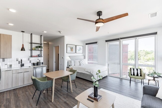 Studio, 1BA - 551SF - Entrance - Anthem House