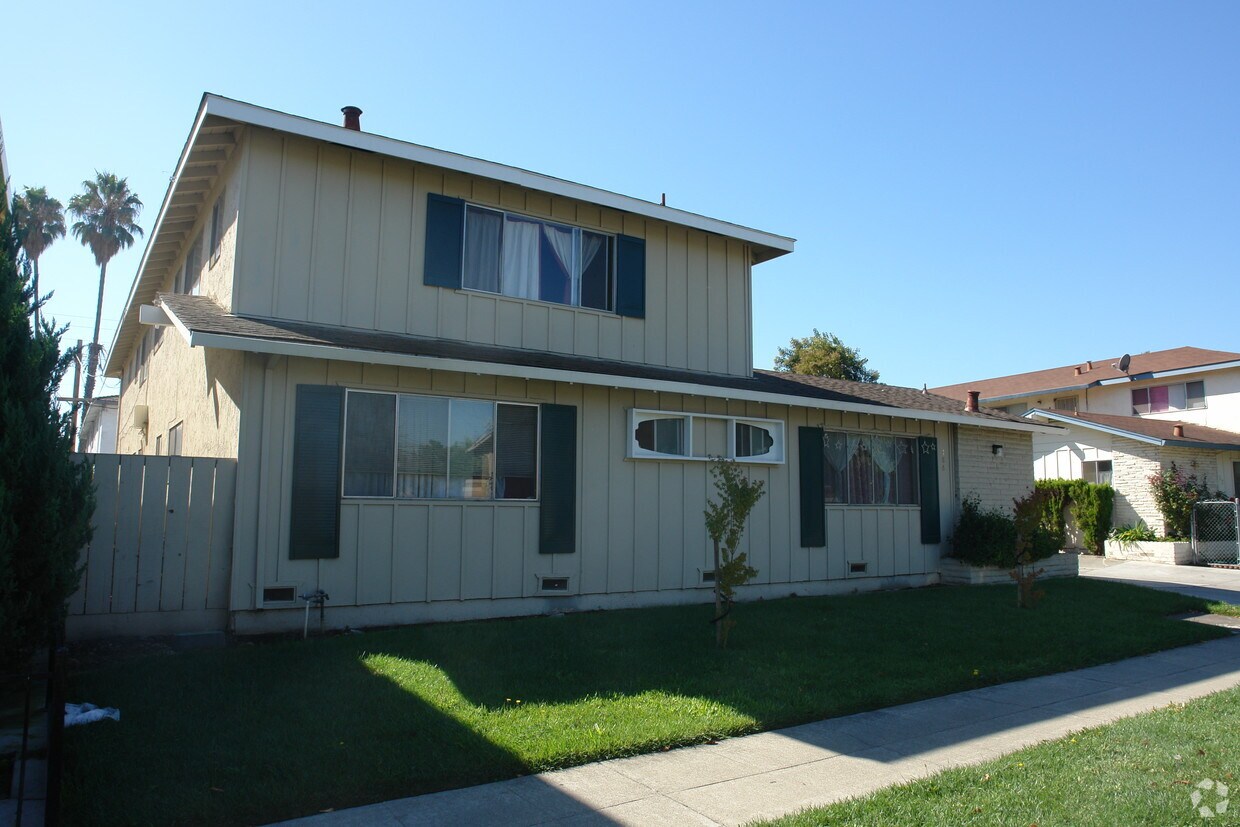 Building Photo - 786 Farm Dr