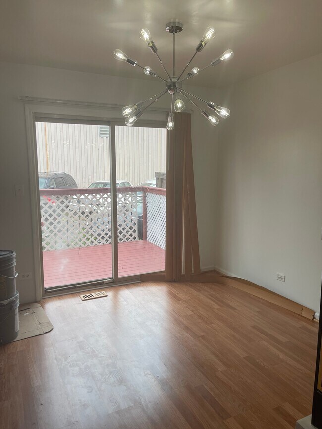 Foto del edificio - 2312 N Nagle Ave