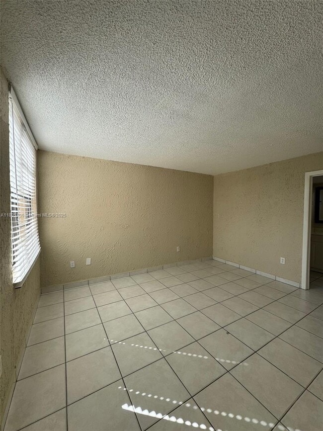 Foto del edificio - 10500 SW 108th Ave