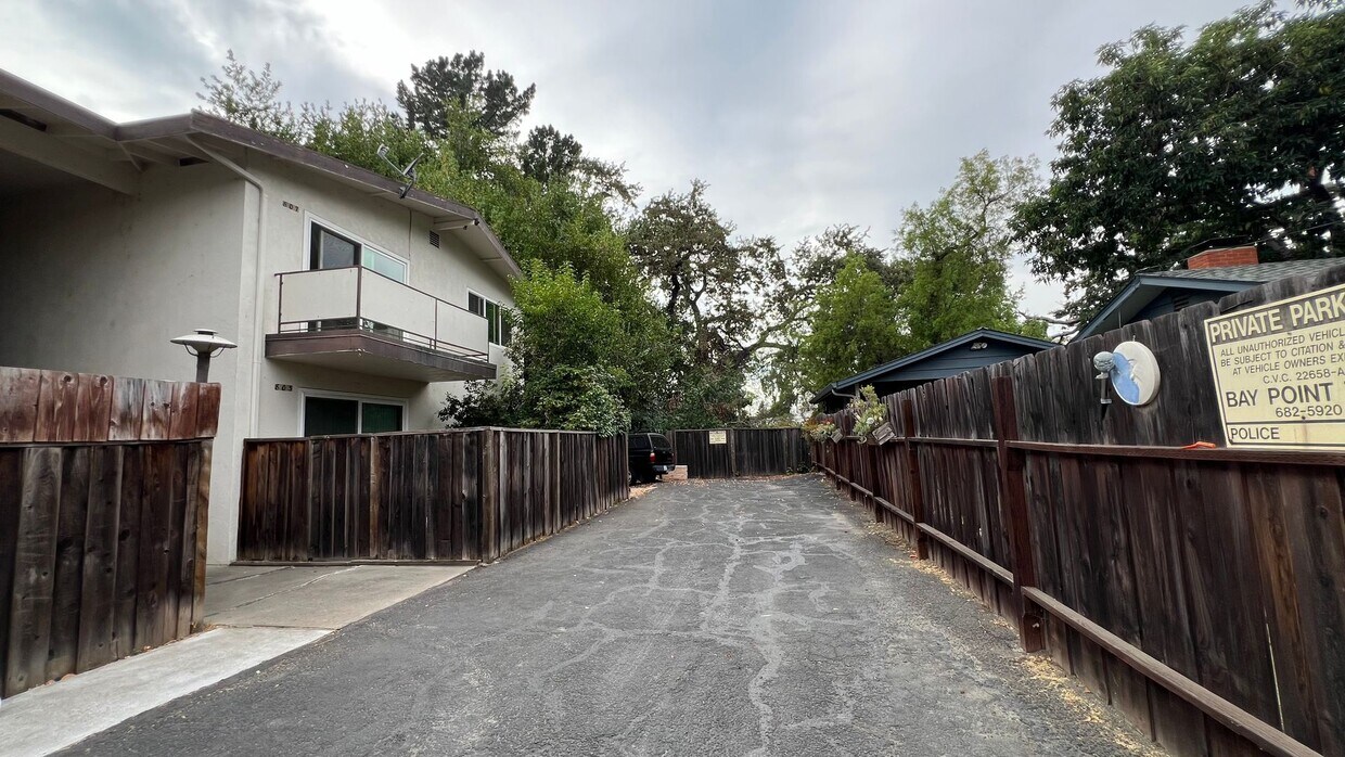 Foto principal - Spacious 2-Bedroom, Downtown Martinez