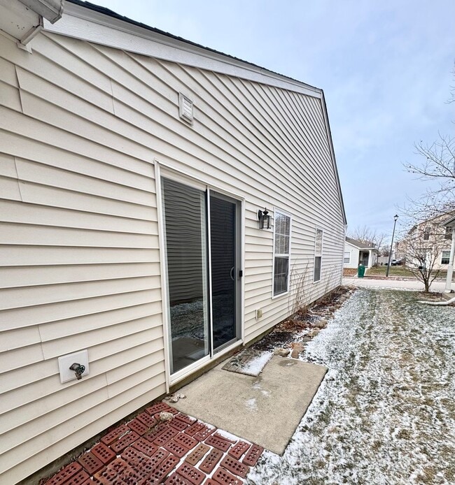 Foto del edificio - Southside 3/2 home with attached 2 car garage