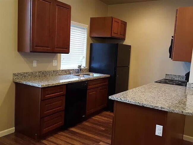 Building Photo - Spacious 1579 square feet of quality livin...