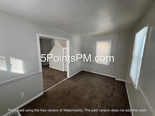 Foto del edificio - 7805 Bancroft Ave