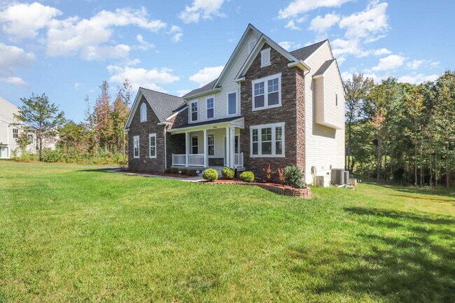Foto del edificio - Now Available for Lease – Executive Home i...