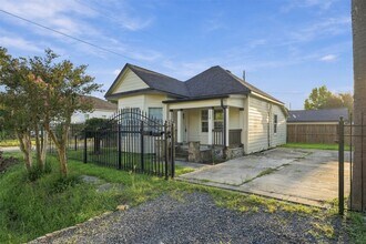 Building Photo - 1110 Cordell St