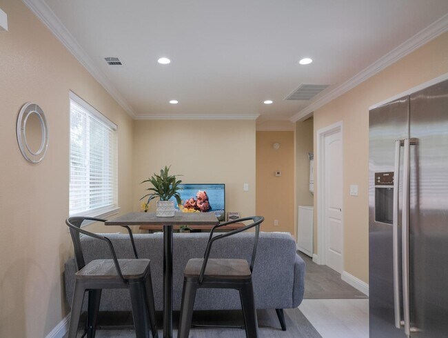 Building Photo - 1080 Linda Vista Ave