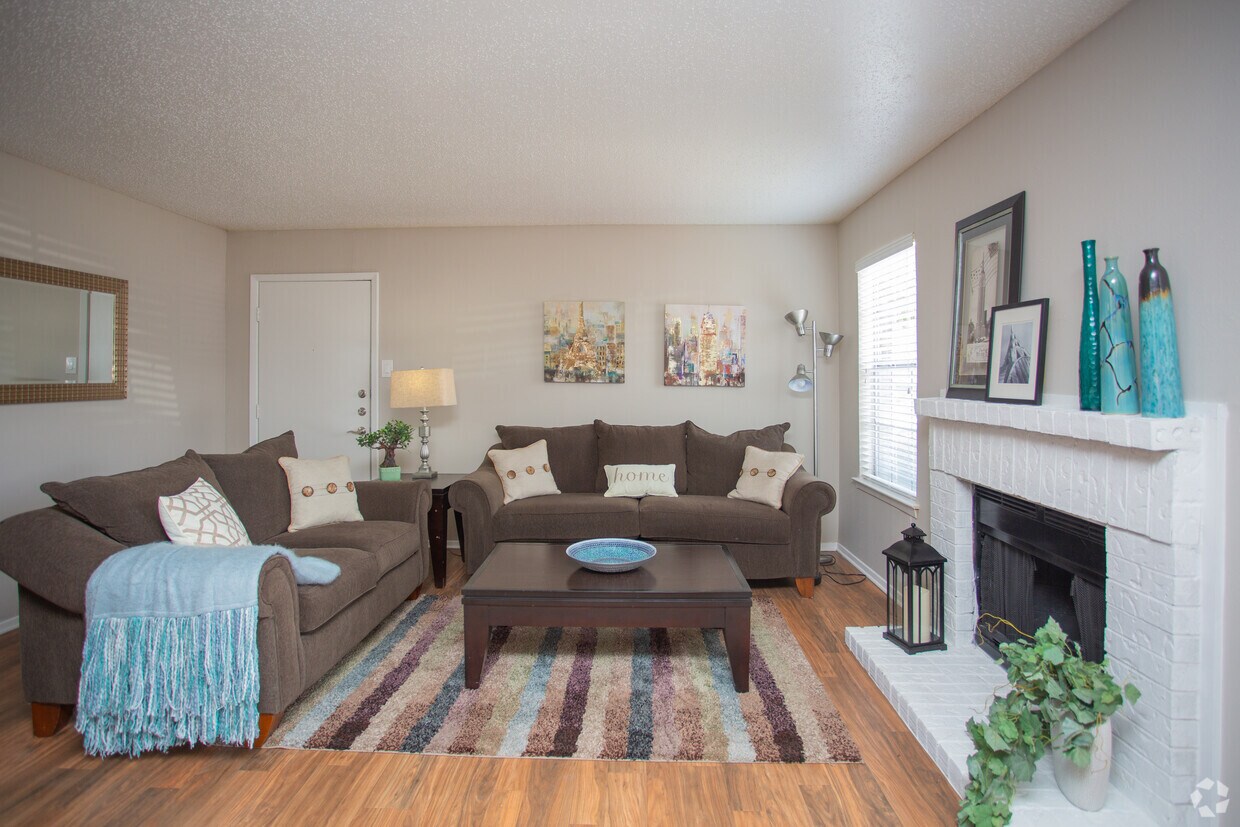 Cobblestone Village Apartments in Grapevine, TX