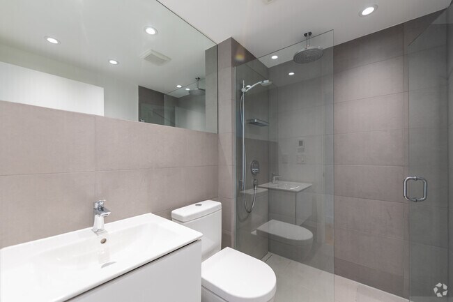 BACHELOR - 350SF - Salle de bain - 111 Lawton Boulevard