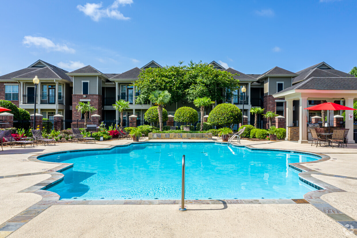 Foto principal - Country Club Pointe Apartment Homes