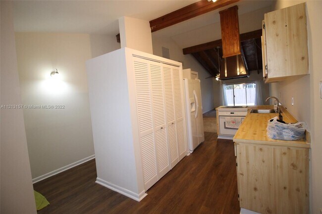 Building Photo - 2331  Dogwood Ct  . Pembroke Pines Fl 33026