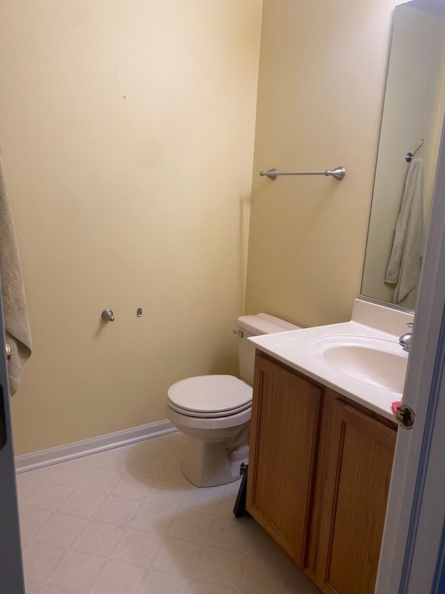 Building Photo - 1915 Chestnut Grove Dr