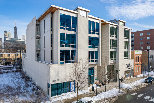 Building Photo - 919 N Larrabee St