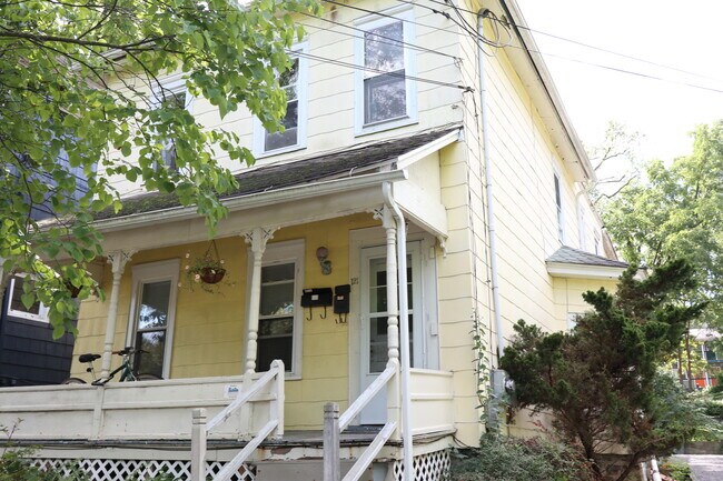 Building Photo - 121 Columbia St