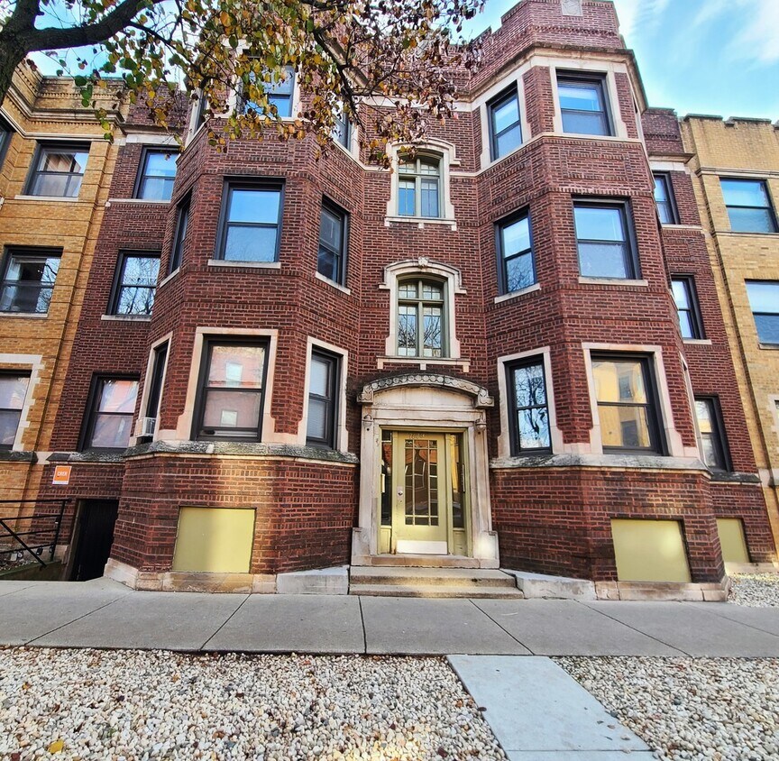 Primary Photo - 709 W Cornelia Ave