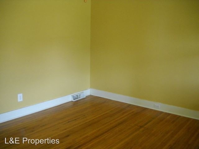 Building Photo - 405 Pine St