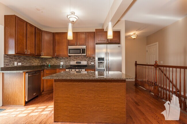 Foto del edificio - 815 W Newport Ave