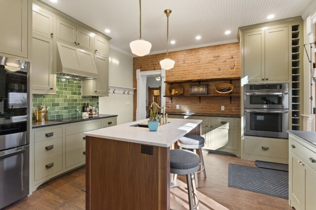 Building Photo - 503 Mathews St