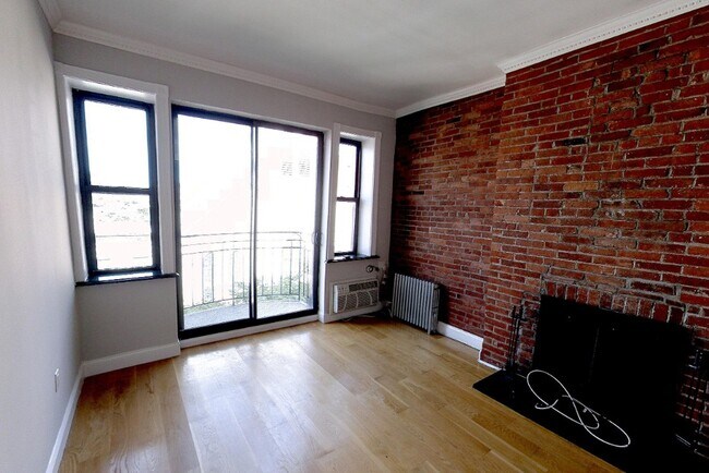 Building Photo - 102 E 7th St