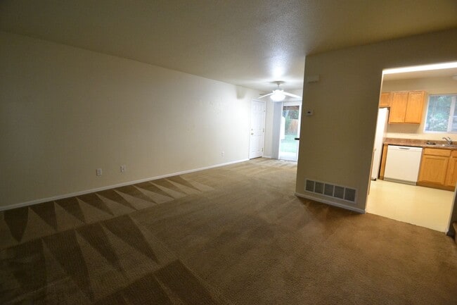 Building Photo - Corner Lot 4 Bedroom With AC!