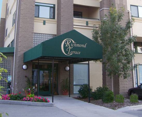 Foto del edificio - 400 N Richmond St