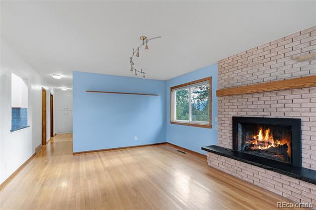 Building Photo - 411 Redwood Dr
