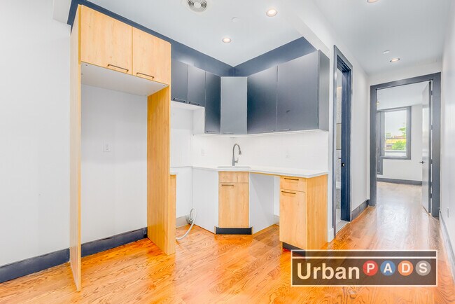 Foto del edificio - 893 Willoughby Ave