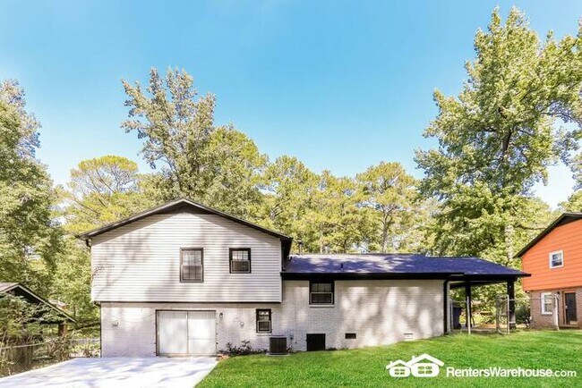 Building Photo - Wonderful Home with tons of space