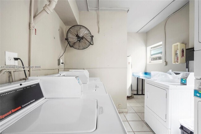 Foto del edificio - 7735 Abbott Ave