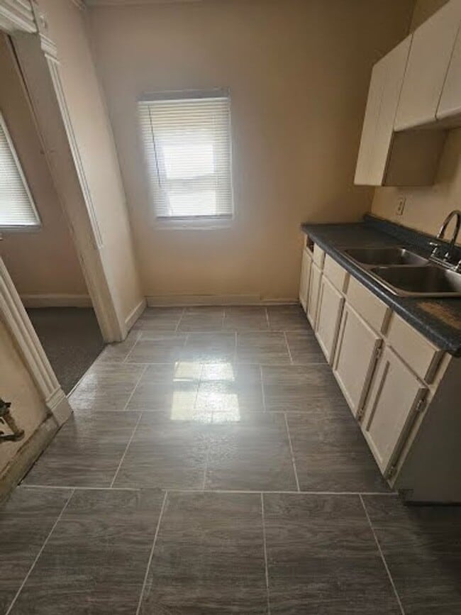 Building Photo - 2517 W Garfield Ave