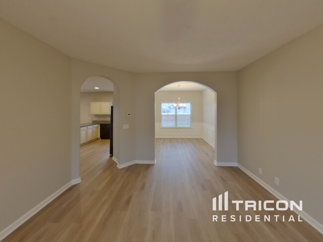 Building Photo - 3419 Tourmaline Dr