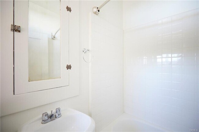 Foto del edificio - 1271 Wilton Pl