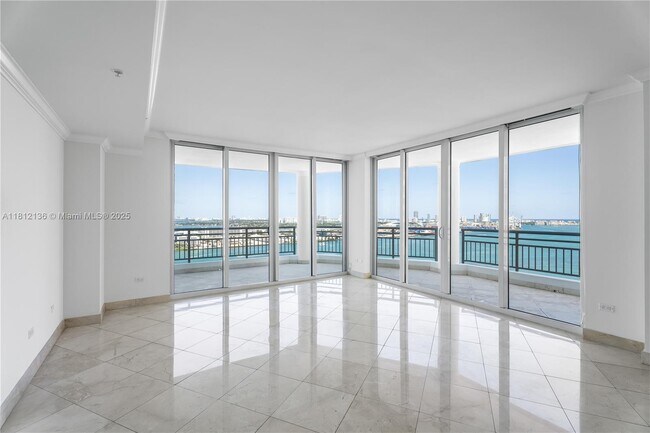 Building Photo - 848 Brickell Key Dr