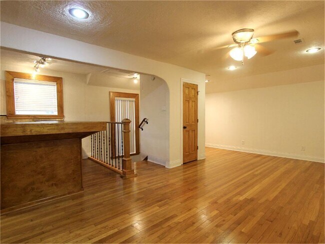 Building Photo - 4904 Chenevert St