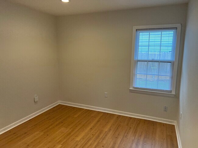 Foto del edificio - 320 Minor Ridge Rd