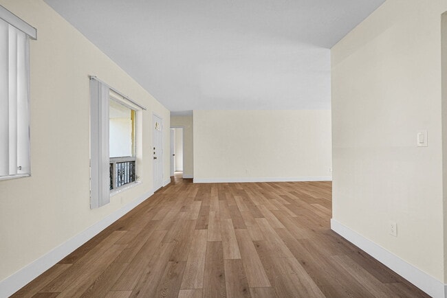 Building Photo - 135 NW 48th Ct