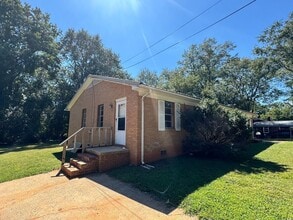 Building Photo - 122 Woodland Ave