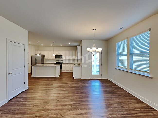 Building Photo - 2134 Laurel Village Circle