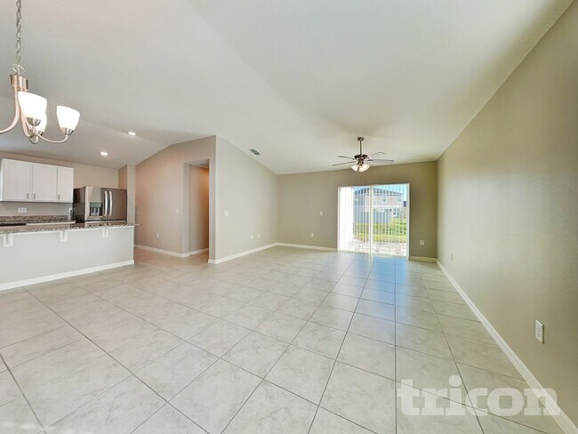 Foto del edificio - 624 Bullrush Ct