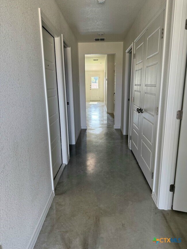 Foto del edificio - 1125 Lindsey Dr