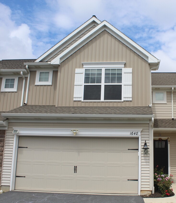 1648 Haralson Dr, Mechanicsburg, PA 17055 Townhouse for Rent in