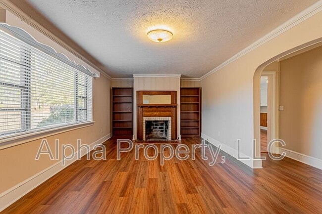 Foto del edificio - 496 Langley Rd